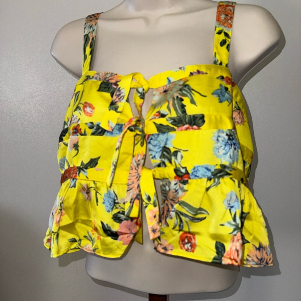 NWT J.O.A (Medium) Brand New Yellow Floral Tied Front Cropped Tank Top